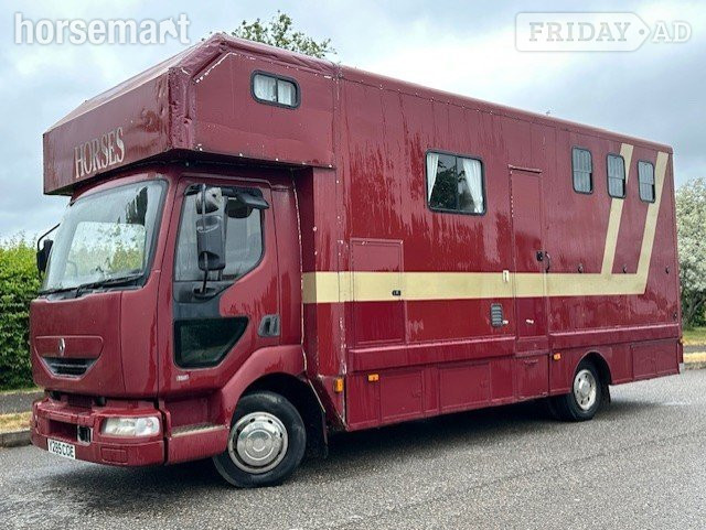 Highbury 3 Renault Horsebox in Banbury
