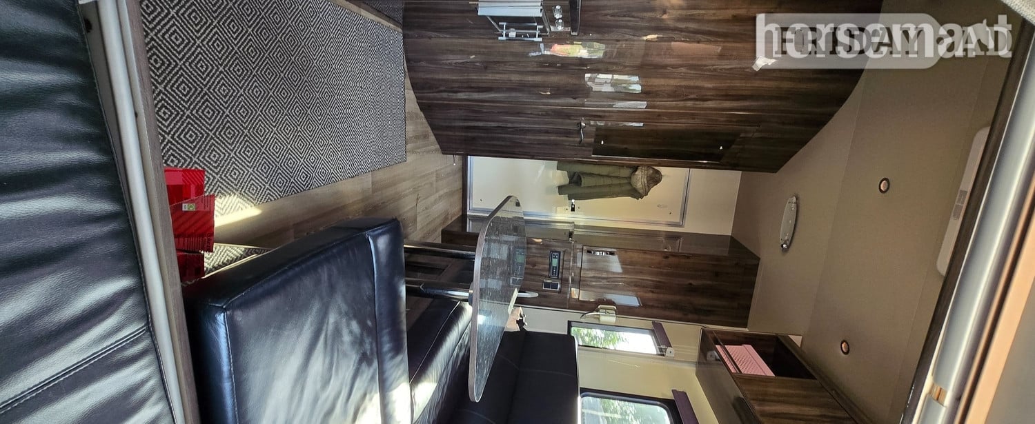 Equi-Trek Endeavour Excel Isuzu Horsebox - Trailers & Horseboxes in Preston