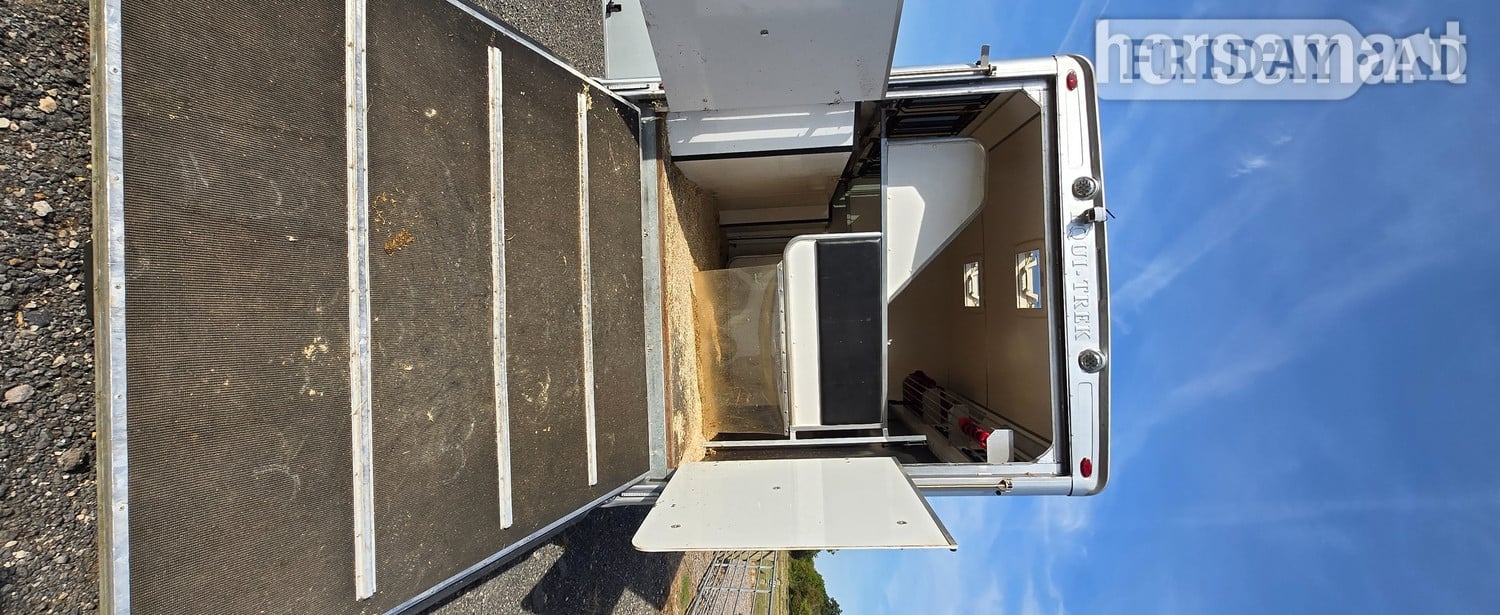 Equi-Trek Endeavour Excel Isuzu Horsebox - Trailers & Horseboxes
