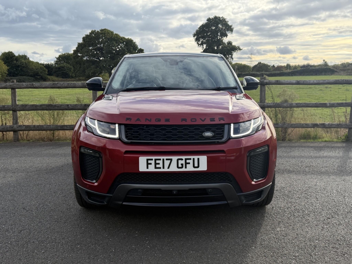 Land Rover Range Rover Evoque Reading