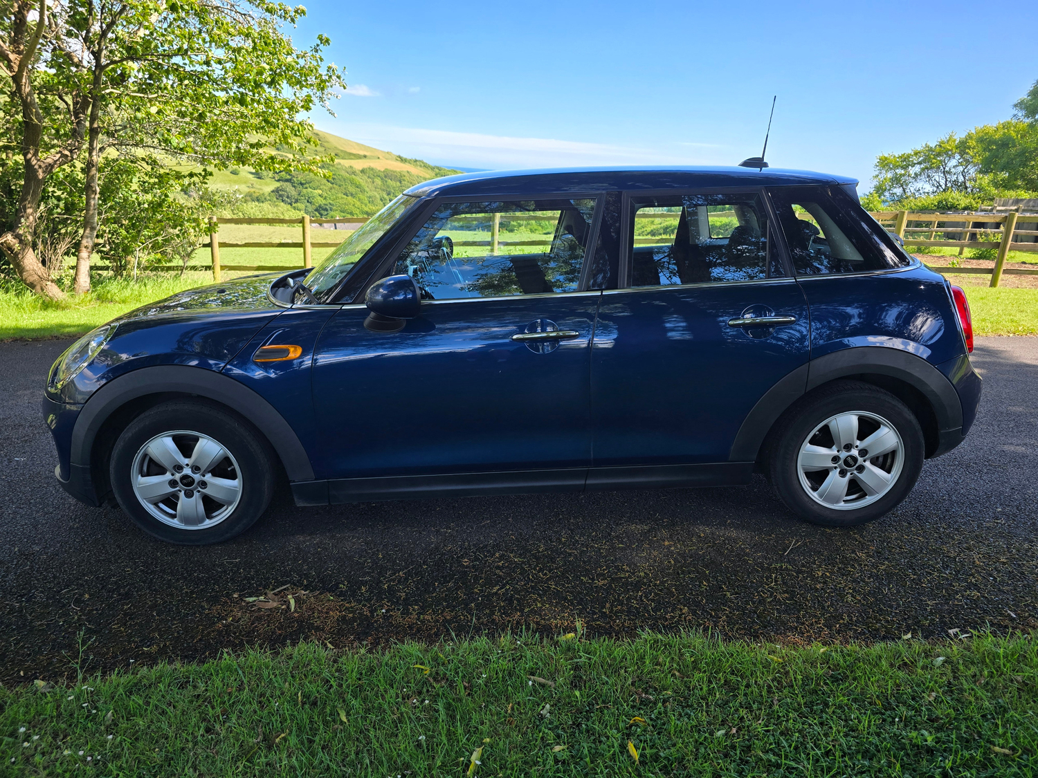 Mini Hatch 2016 - Cars in Weymouth