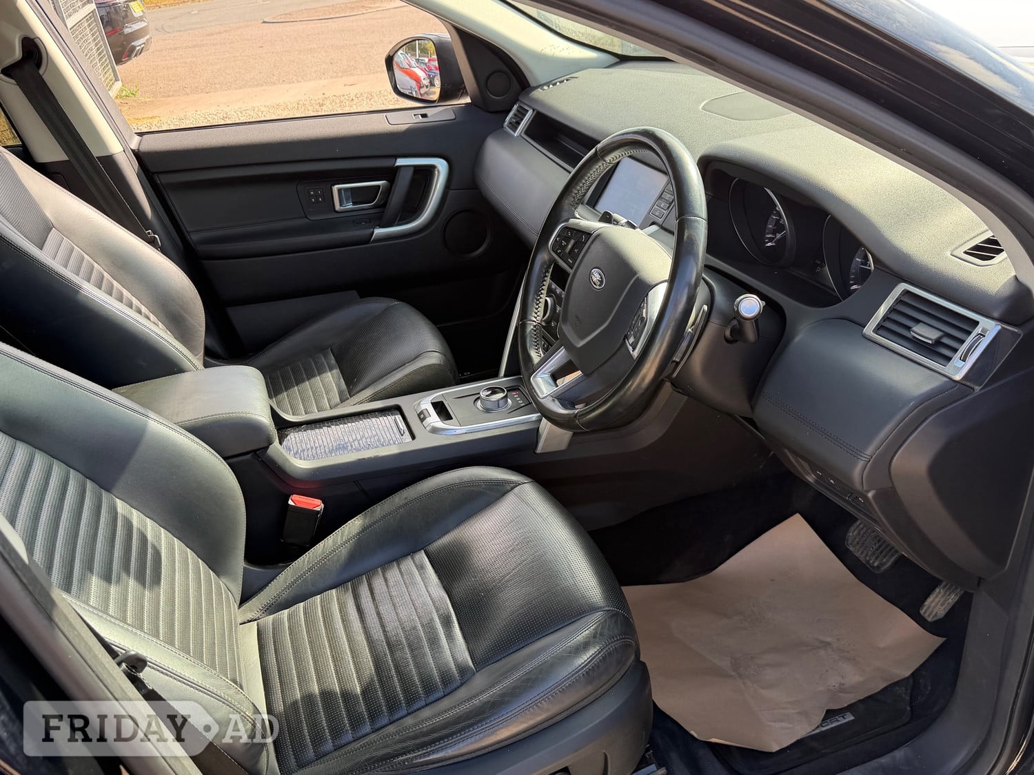 [ berth ]Land Rover Discovery Sport
