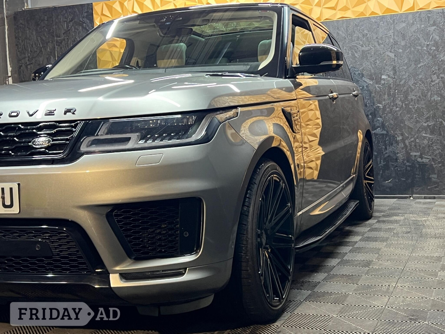 [ berth ]Land Rover Range Rover Sport