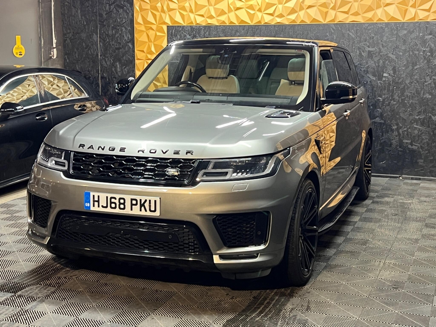[ berth ]Land Rover Range Rover Sport