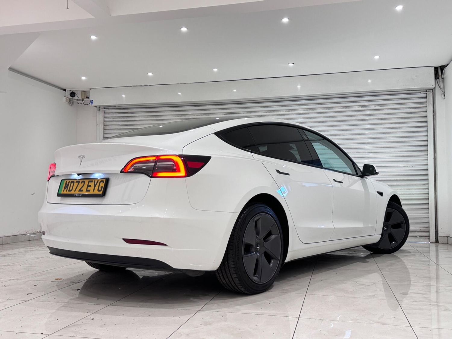 [ berth ]Tesla Model 3