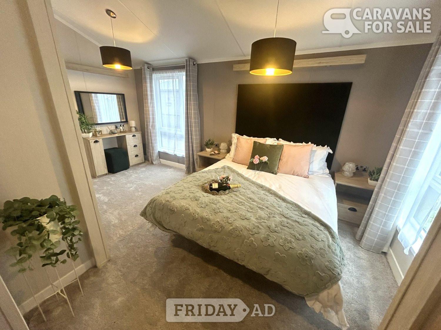Stunning Lodge in private gated area, an owner's only 11mth park  - Holiday Homes