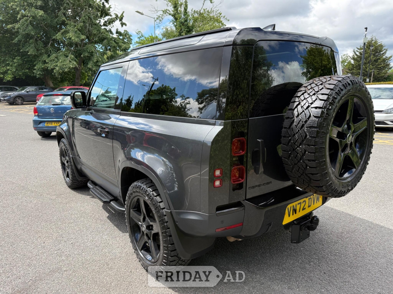 [ berth ]Land Rover Defender 90