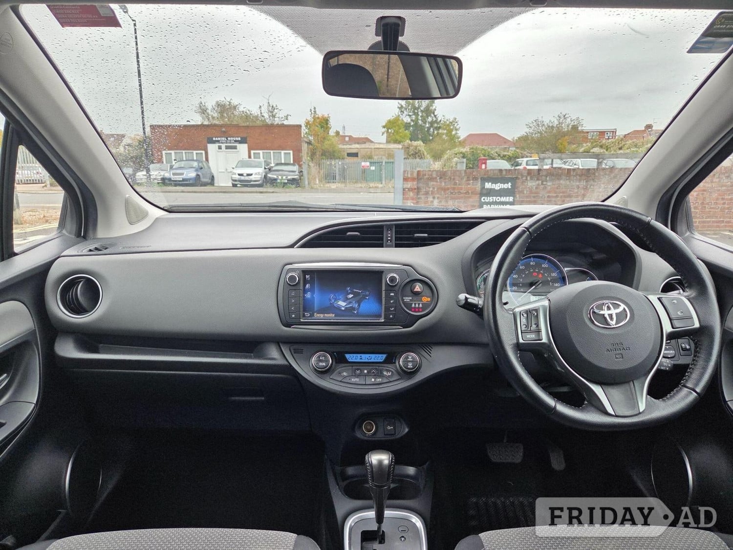 Toyota Yaris 2017 - Cars in Slough