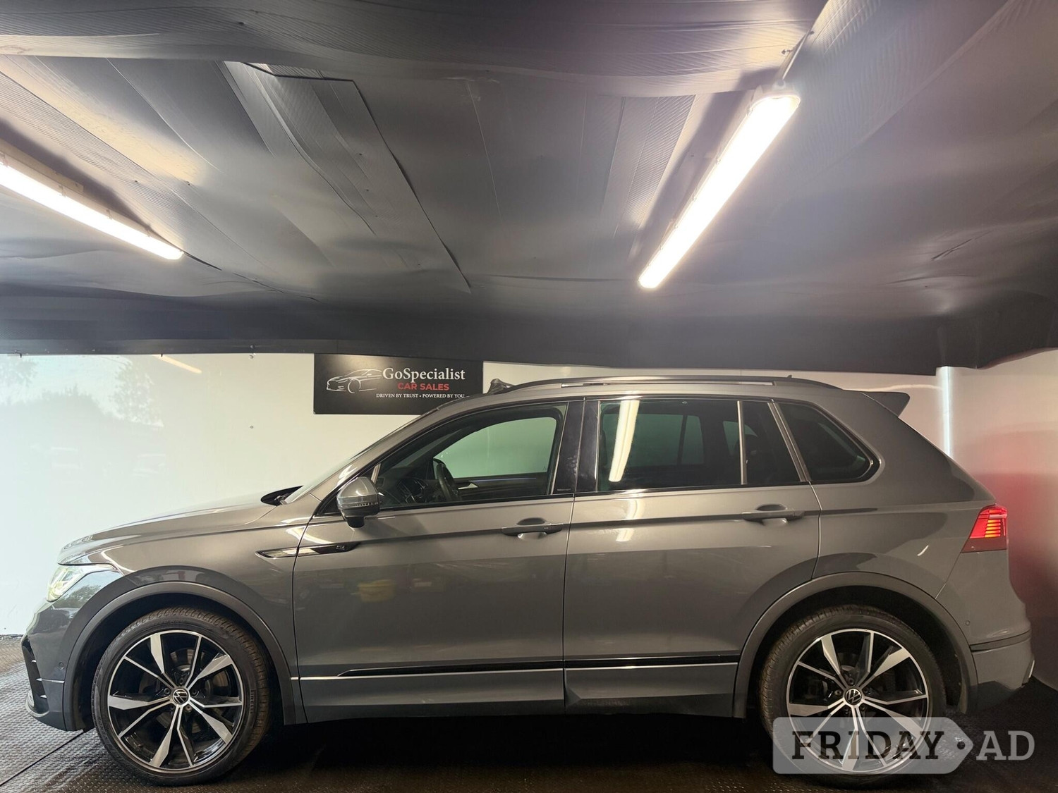 Volkswagen Tiguan 2021 - Cars