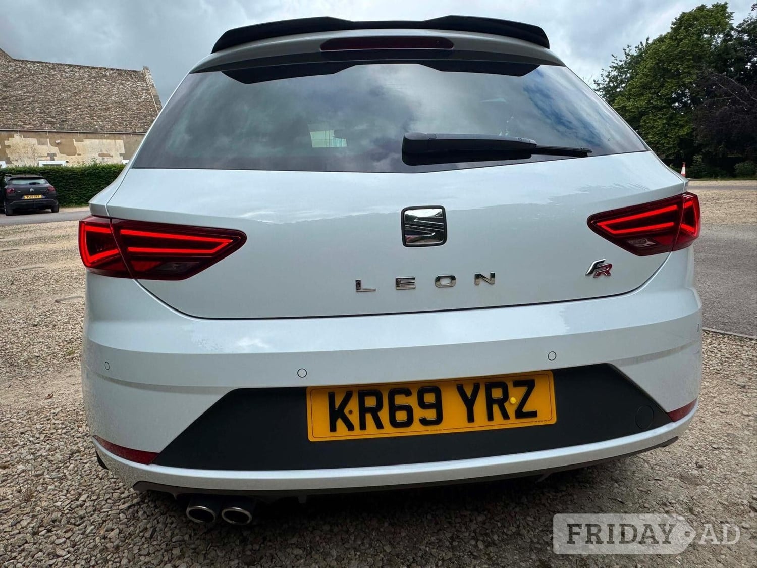 SEAT Leon 2019 - Cars in Burford