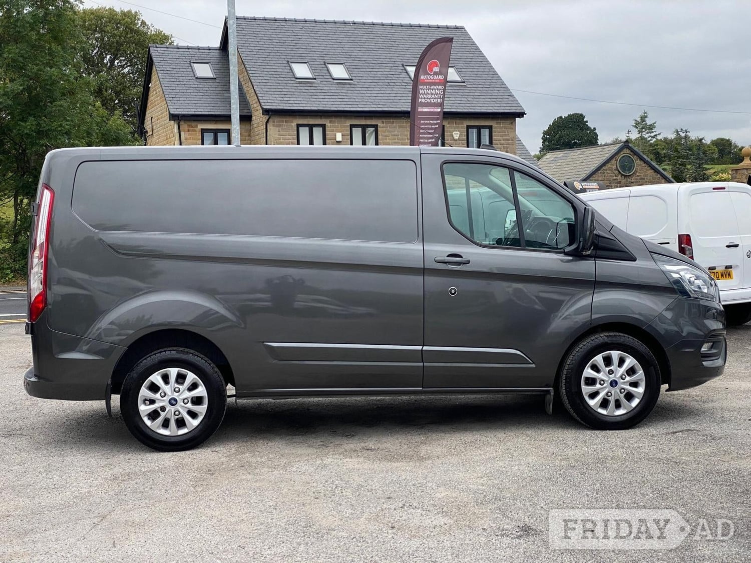 [ berth ]Ford Transit Custom
