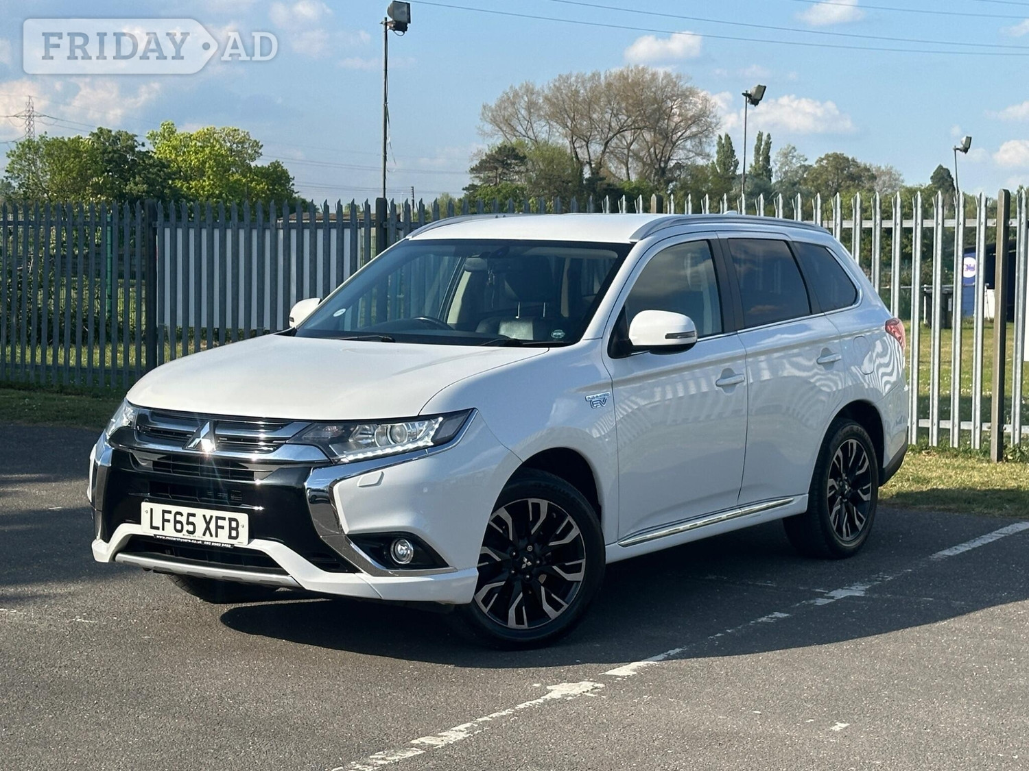 Mitsubishi Outlander 2016 - Cars in Slough