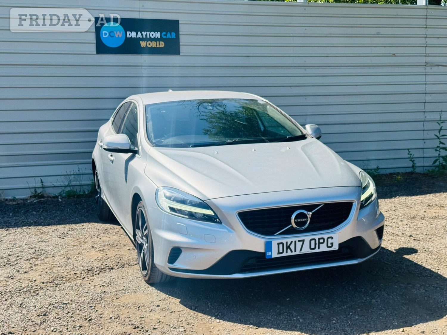 Volvo V40 2017 in Hillingdon