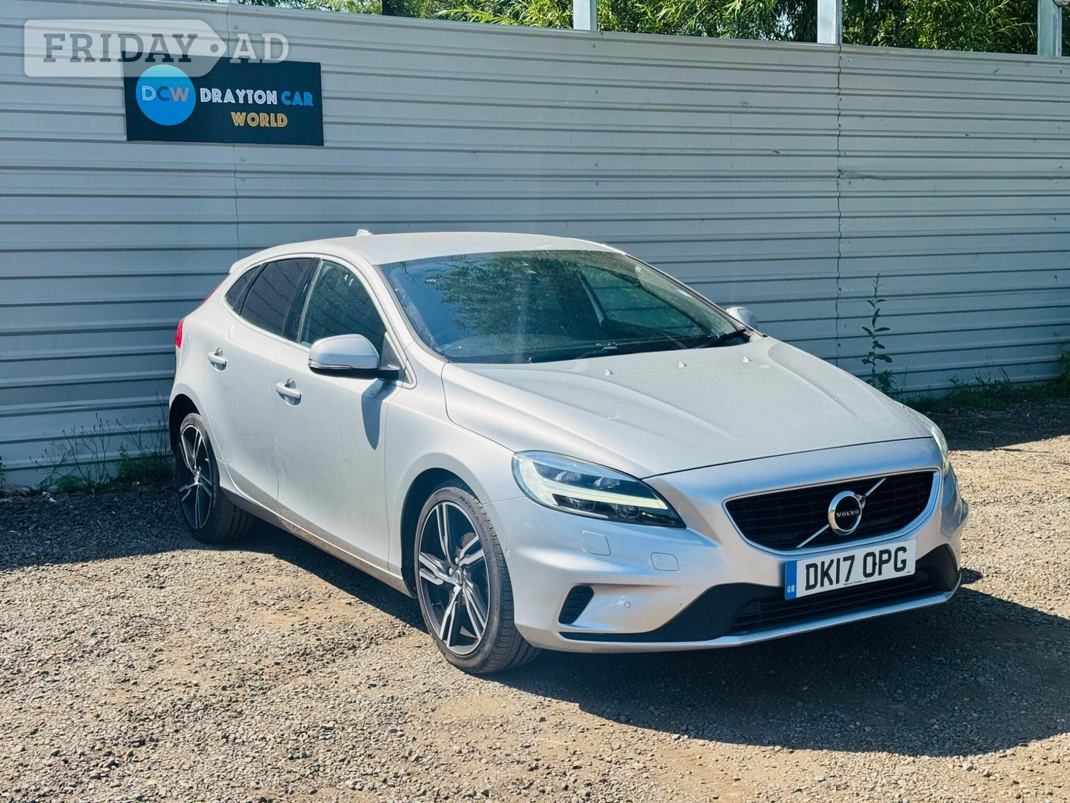 Volvo V40 2017 - Cars in Hillingdon