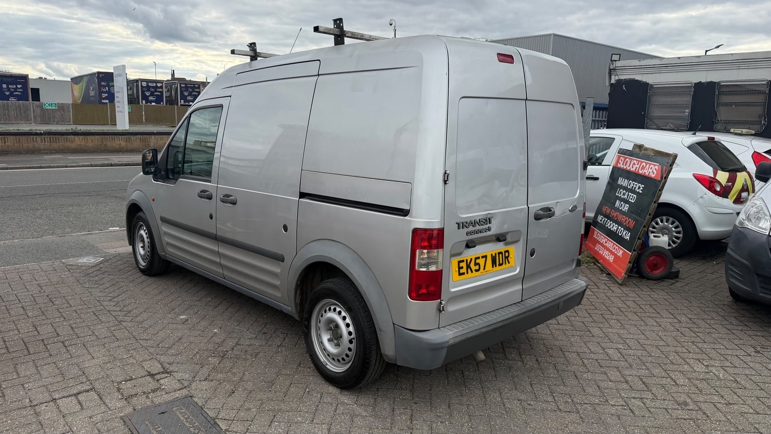 [ berth ]Ford Transit Connect