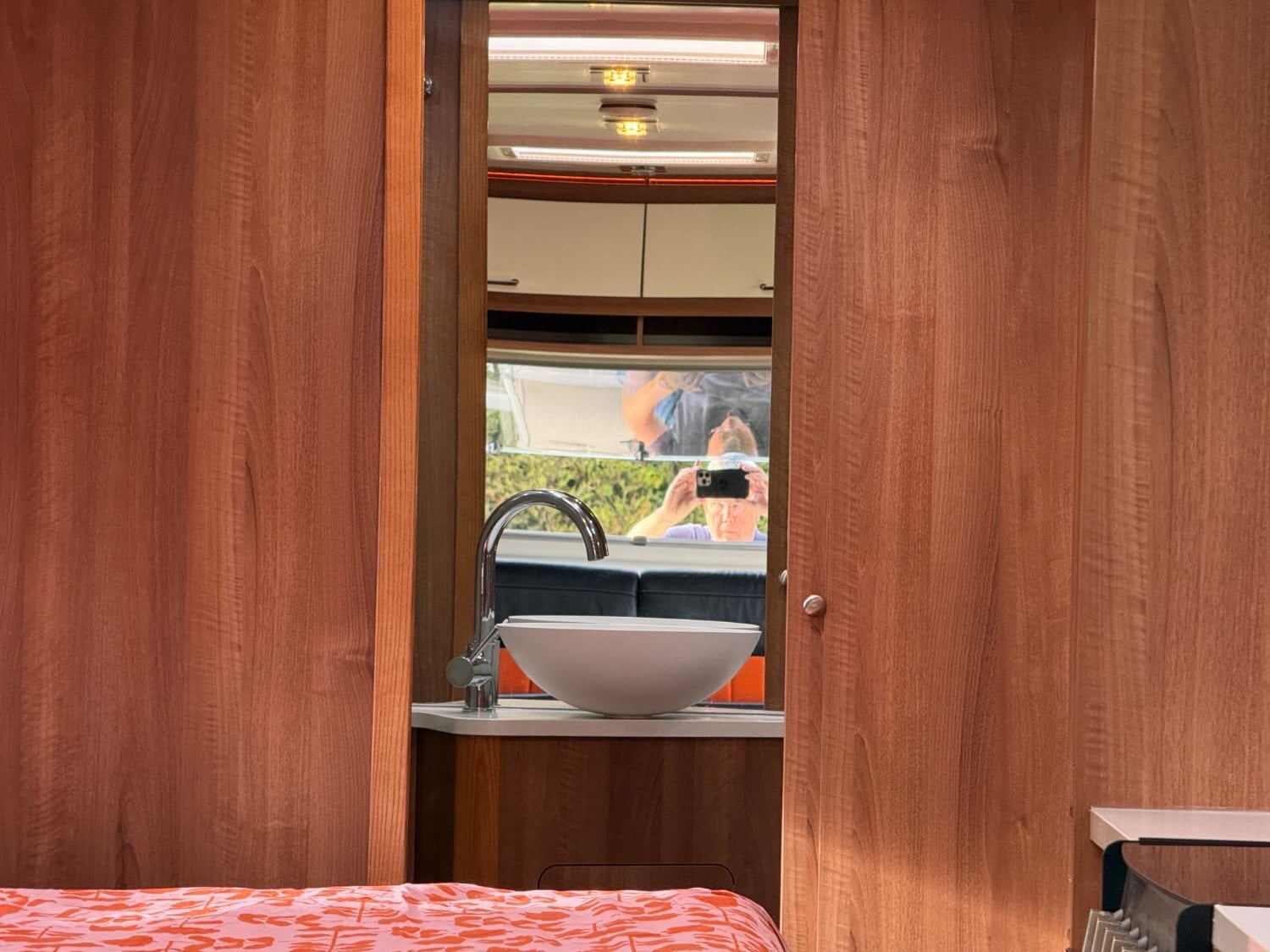 [ berth ]The 5th Wheel Company INOS 70 