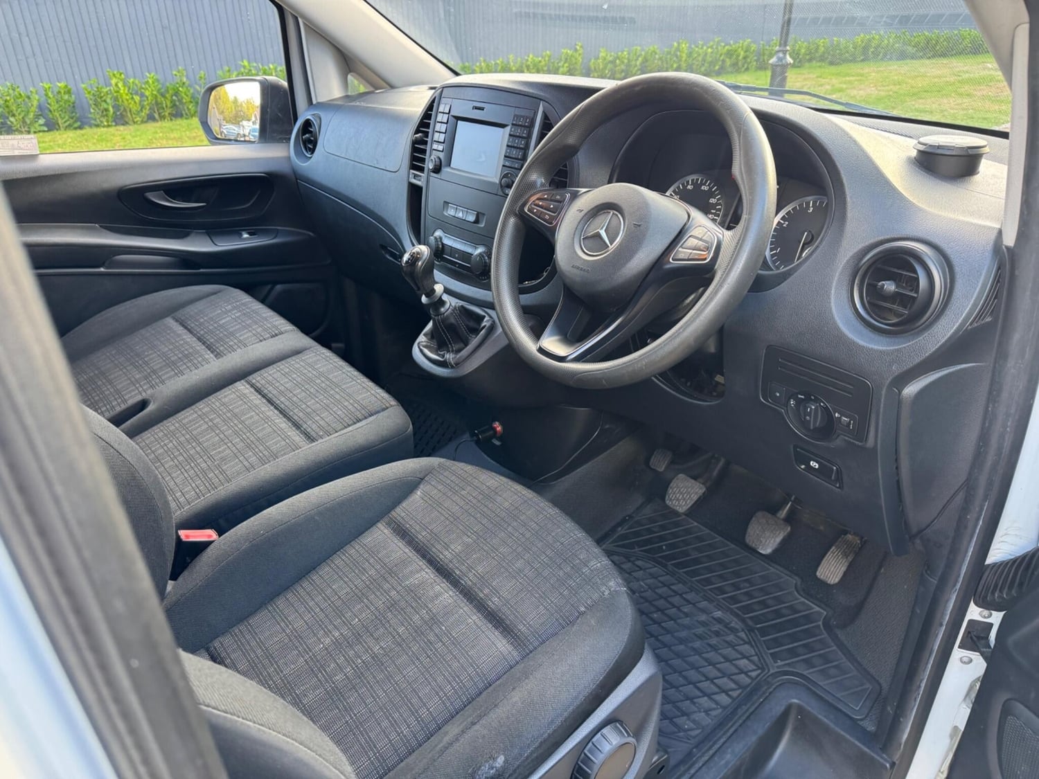 Mercedes-Benz Vito Staines