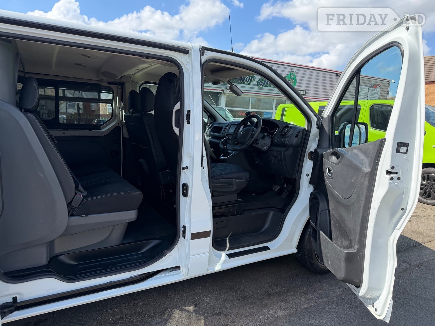 [ berth ]Nissan NV300