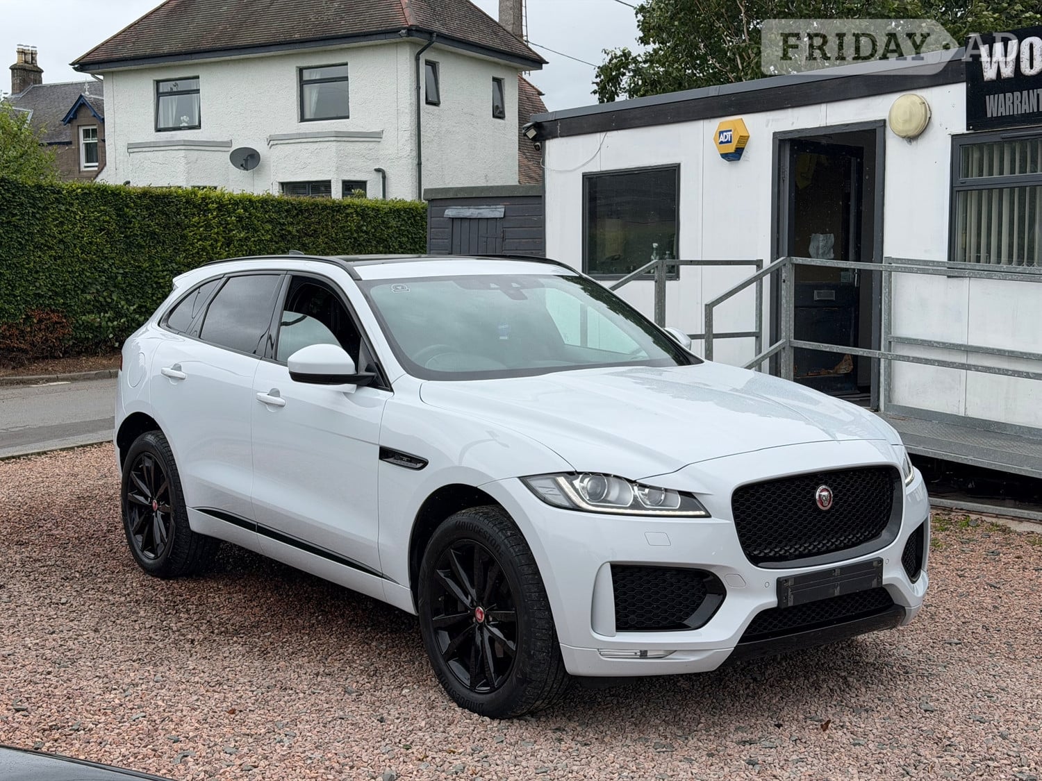 [ berth ]Jaguar F-Pace