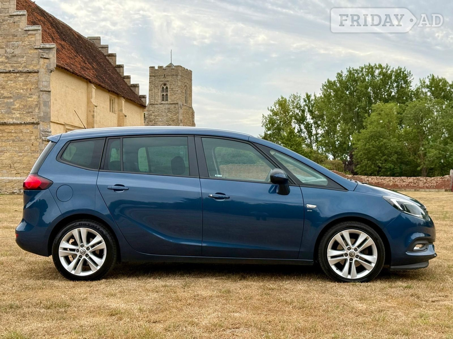 [ berth ]Vauxhall Zafira Tourer