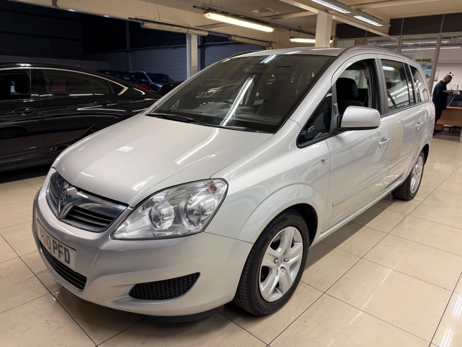 Vauxhall Zafira 2010 - Cars in Rotherham