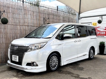 Toyota Esquire 2015