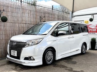 Toyota Esquire 2015