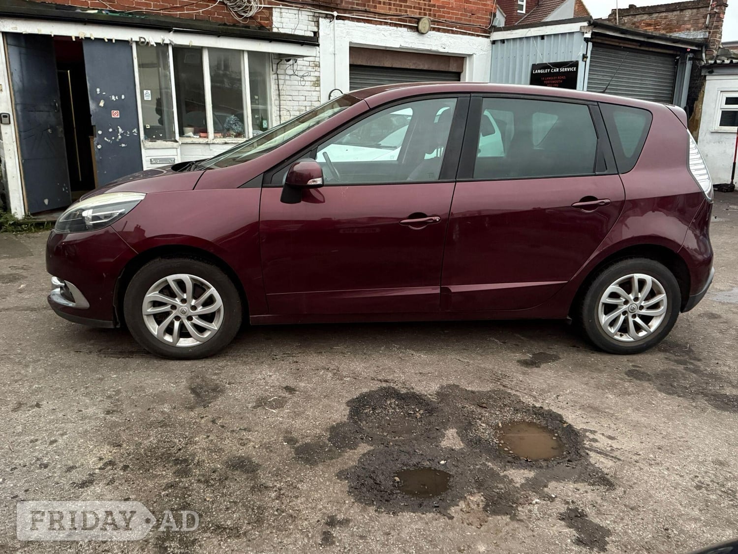 Renault Scenic 2013 - Cars