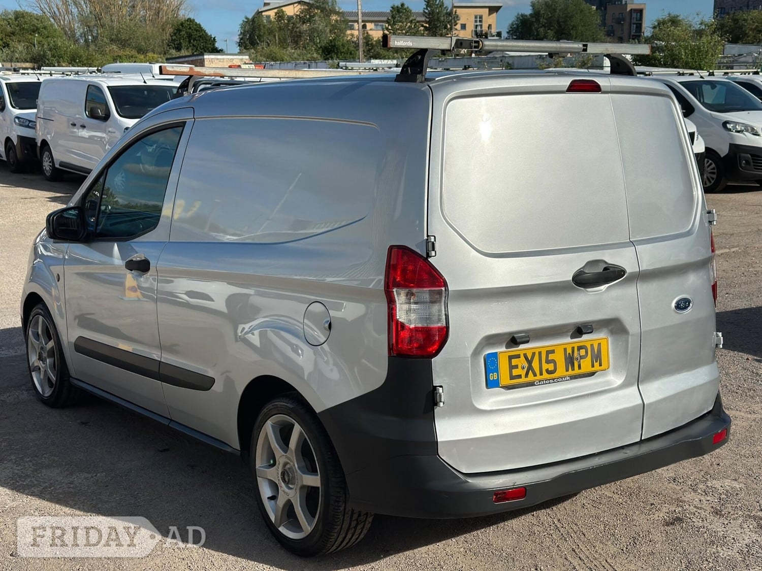 [ berth ]Ford Transit Courier