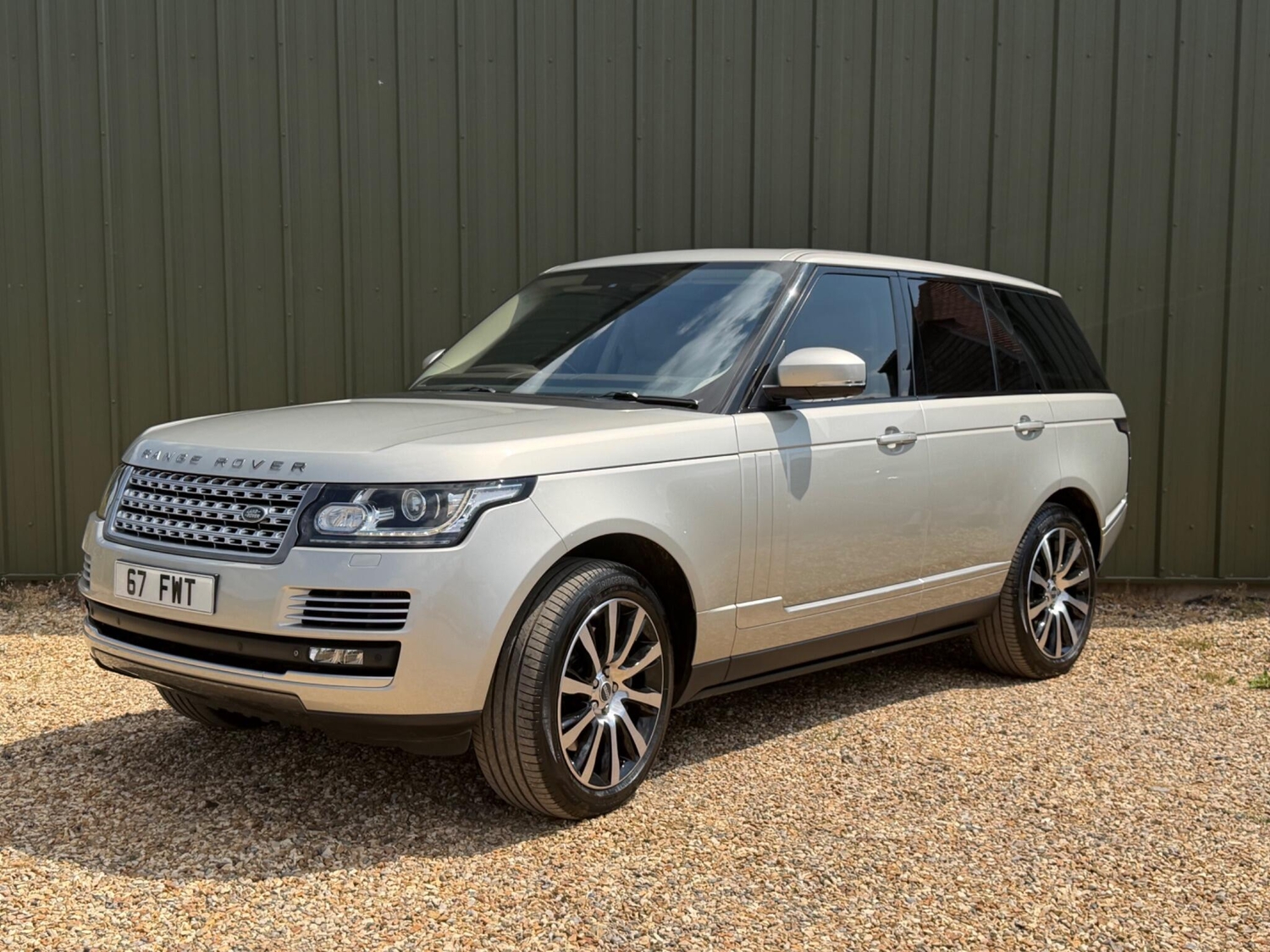 [ berth ]Land Rover Range Rover
