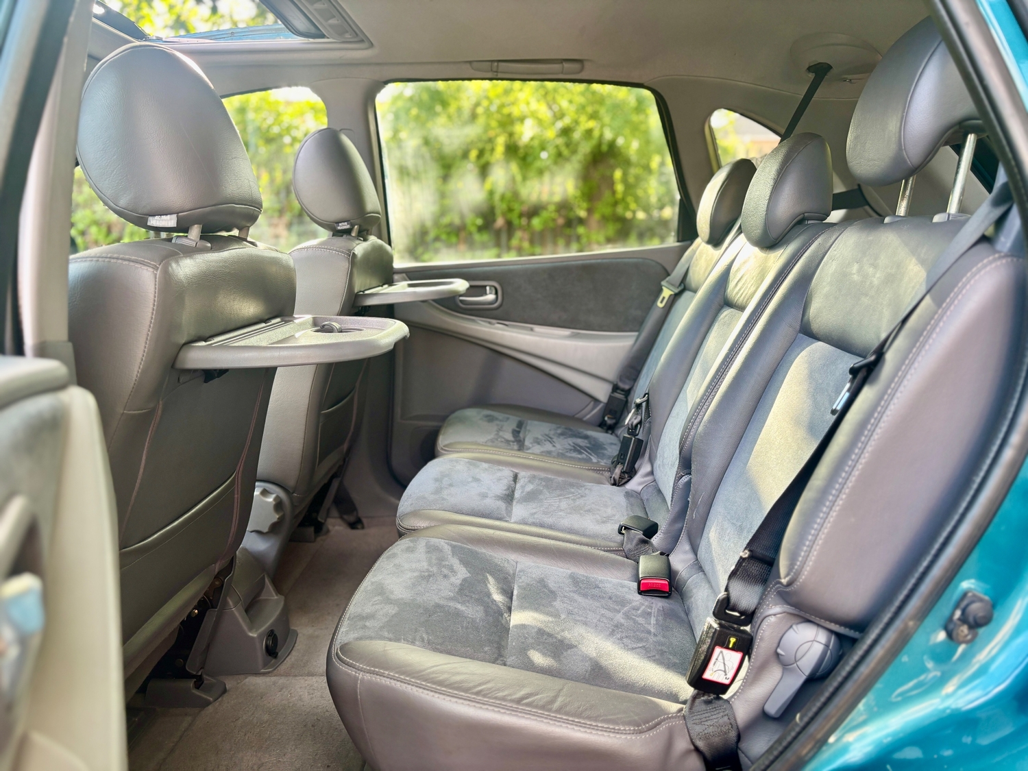 Nissan Almera Tino 2003 - Cars in Slough