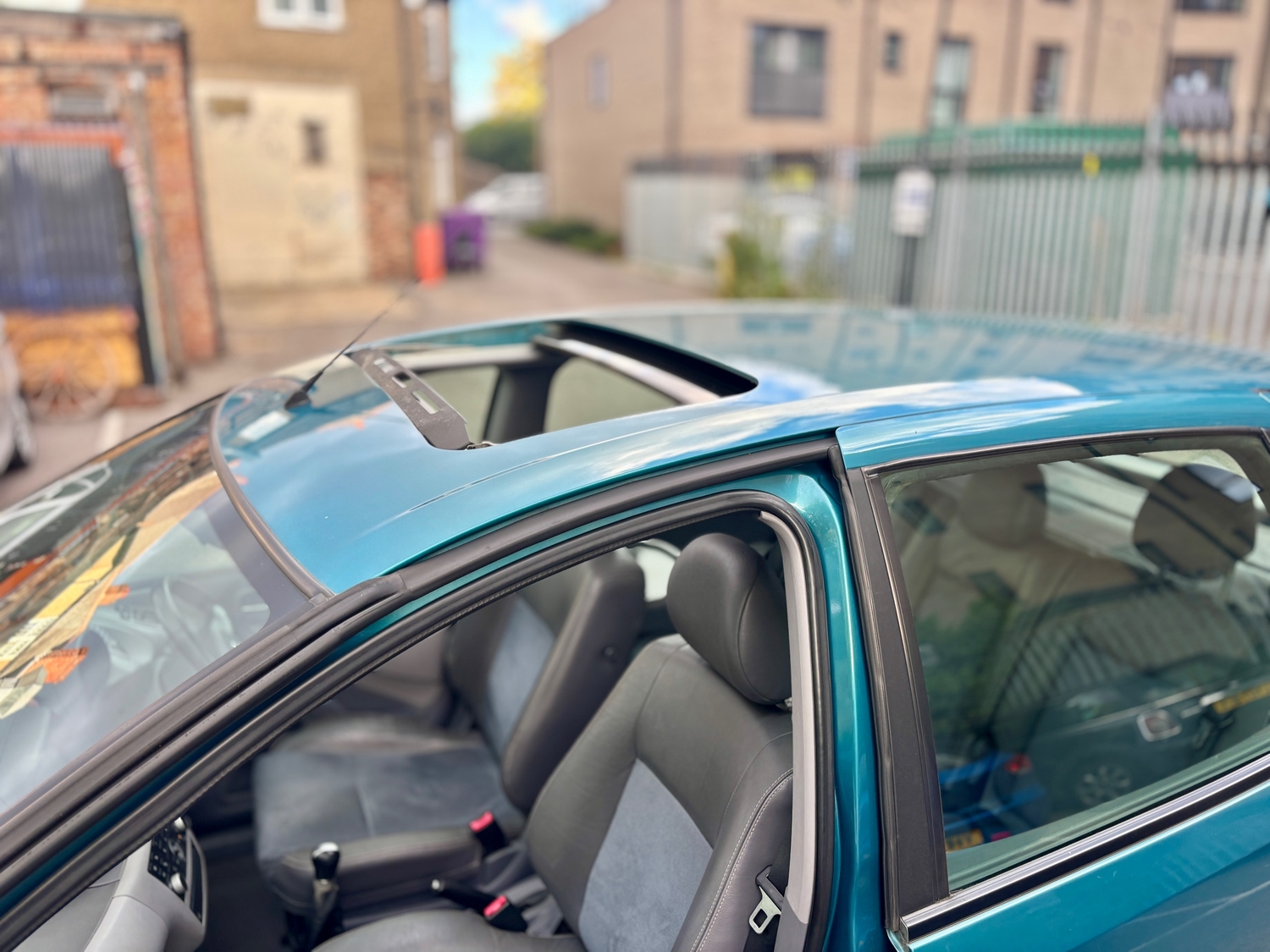 Nissan Almera Tino 2003 - Cars