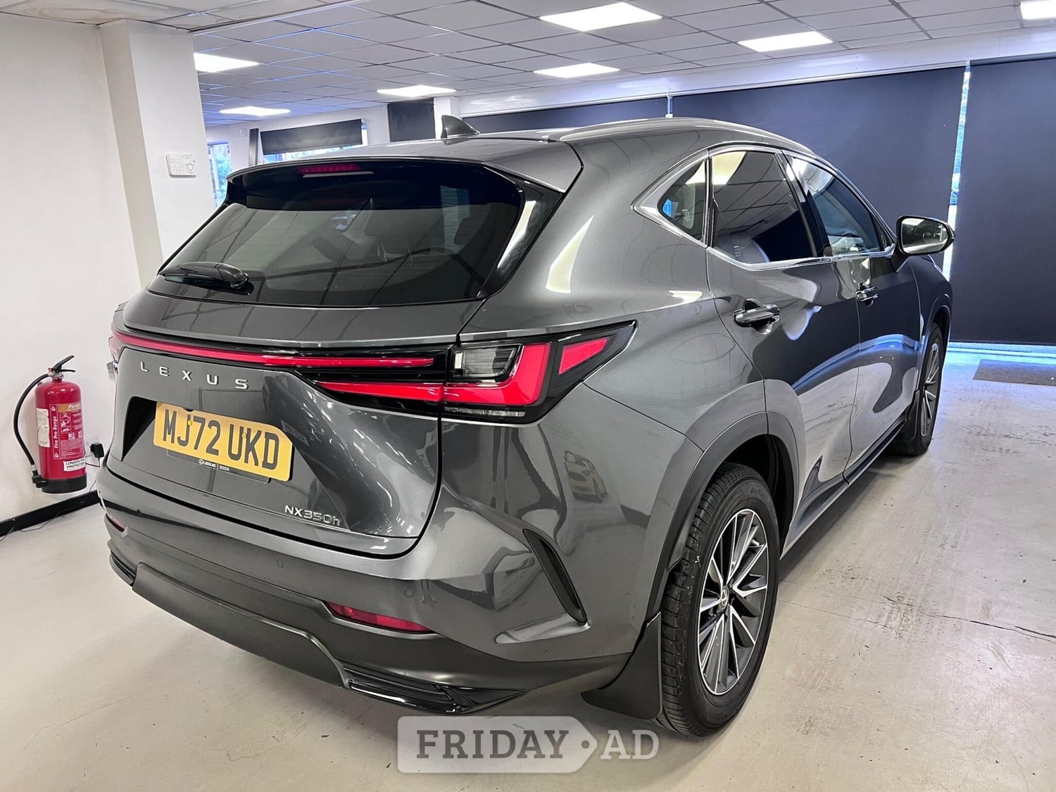Lexus NX 2022 - Cars