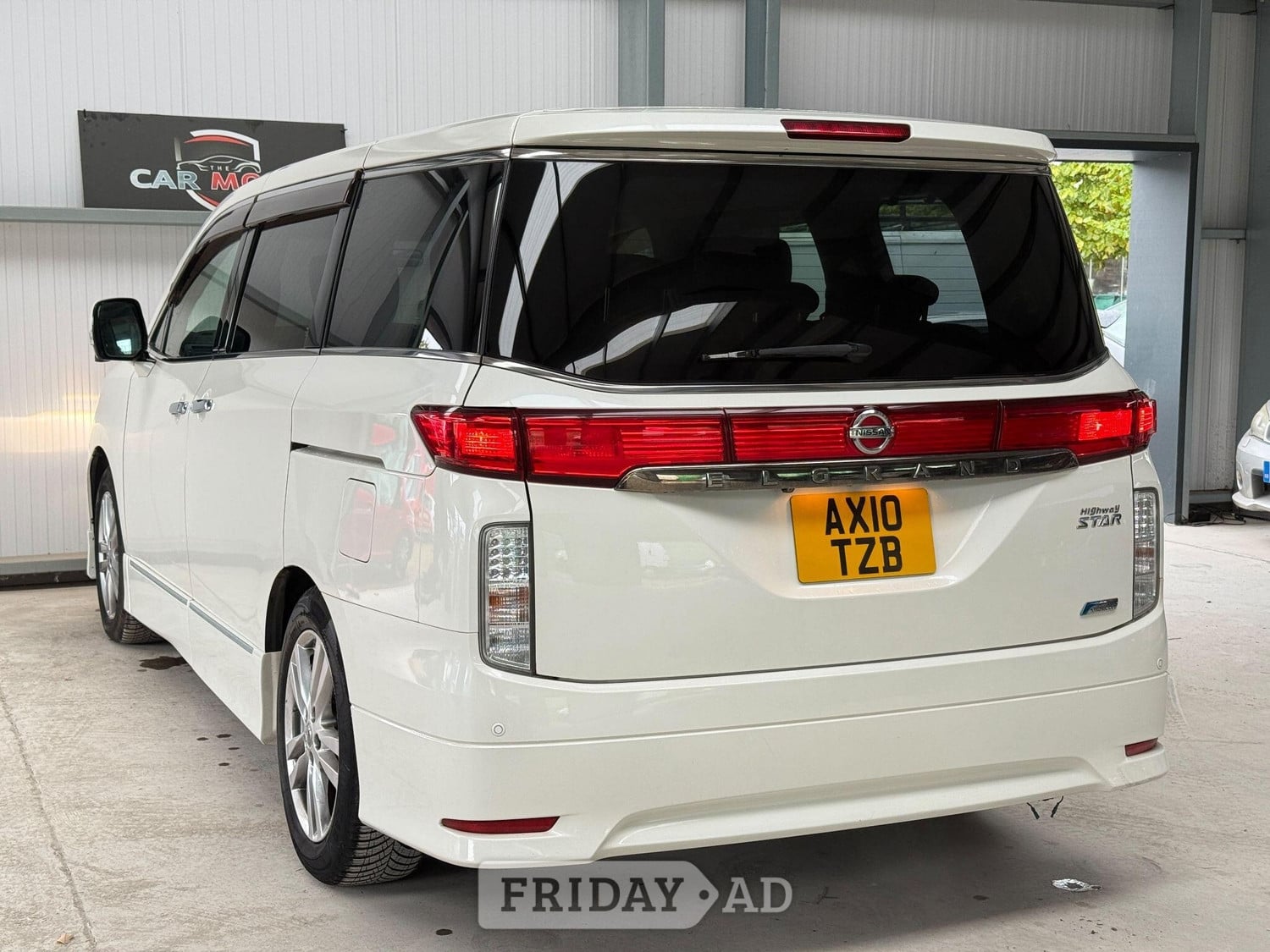 Nissan Elgrand 2023 - Cars