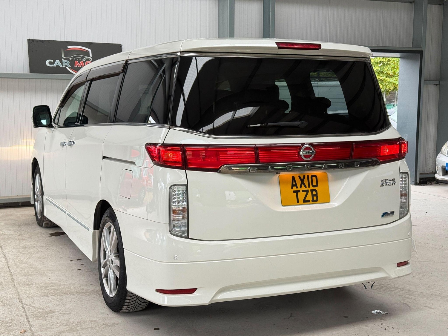 Nissan Elgrand 2023 - Cars