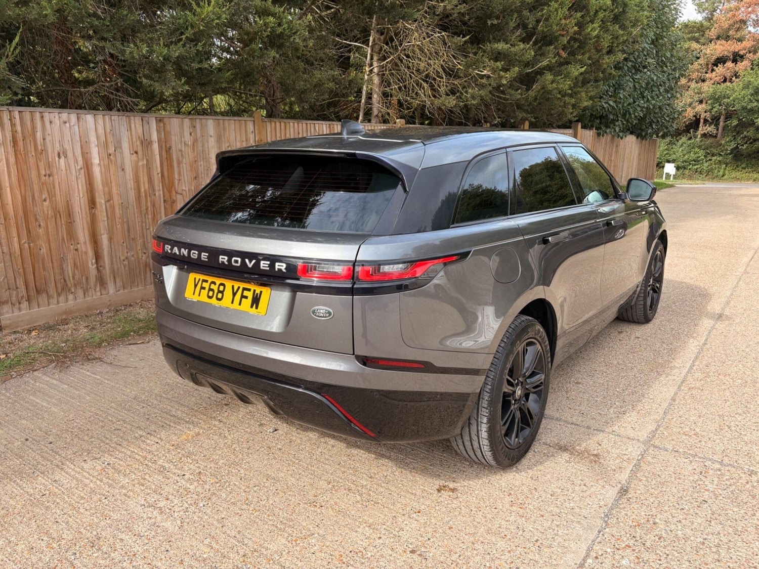 Land Rover Range Rover Velar 2018 - Cars in Tonbridge