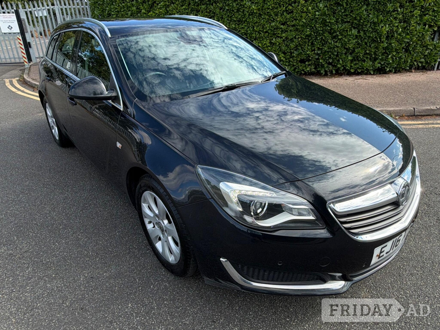 Vauxhall Insignia 2016 - Cars in Tonbridge