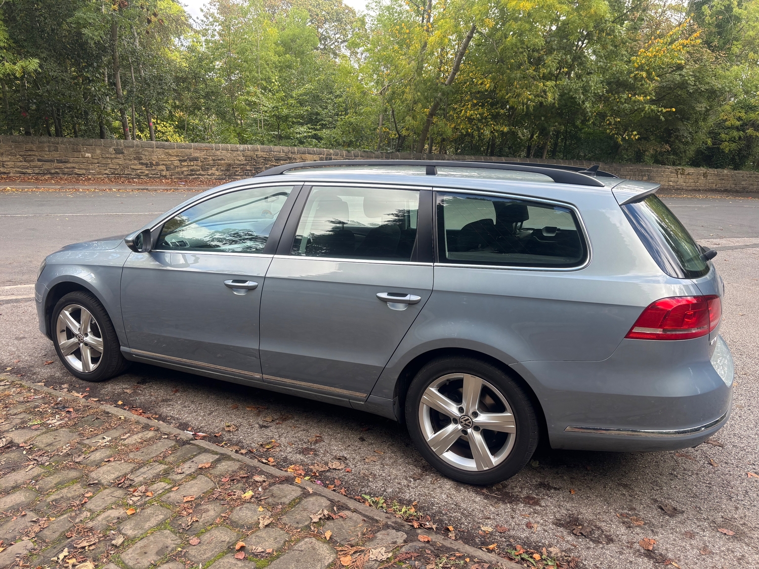 Volkswagen Passat 2012 - Cars