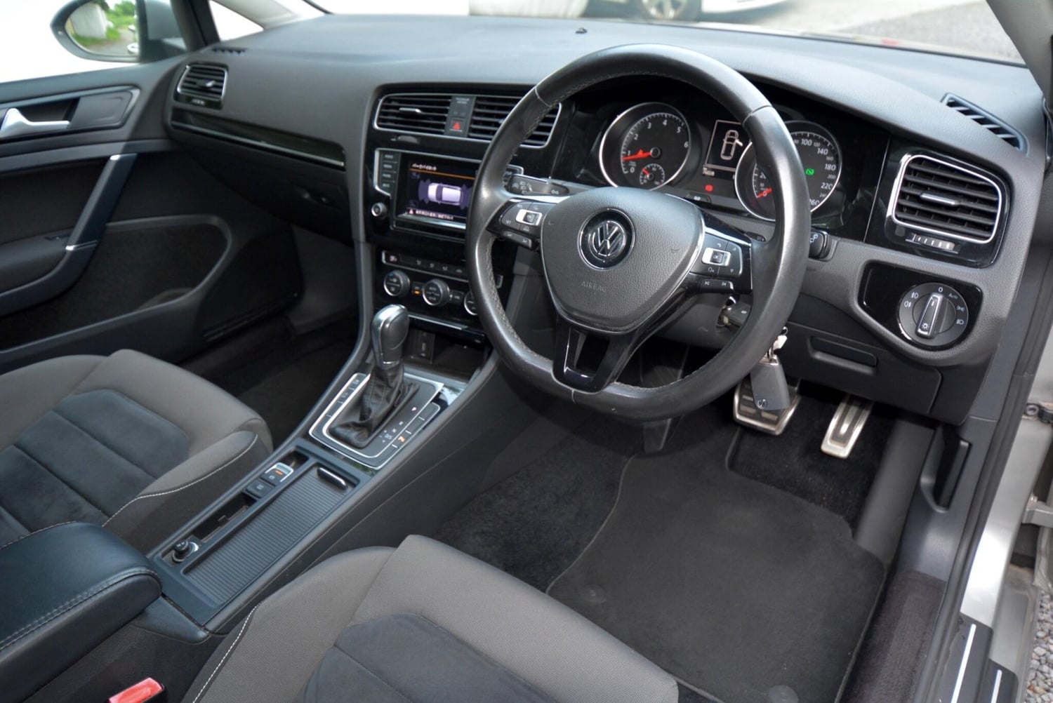 [ berth ]Volkswagen Golf