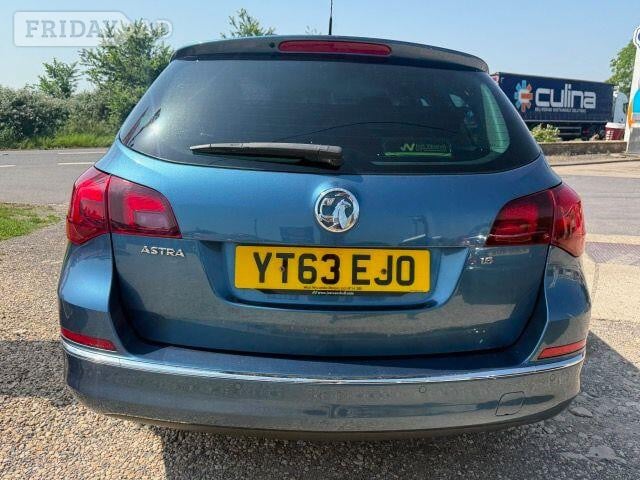 Vauxhall Astra 2013 - Cars in Burford