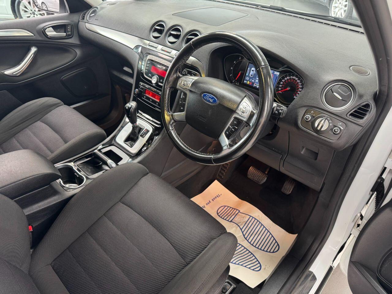 [ berth ]Ford S-Max
