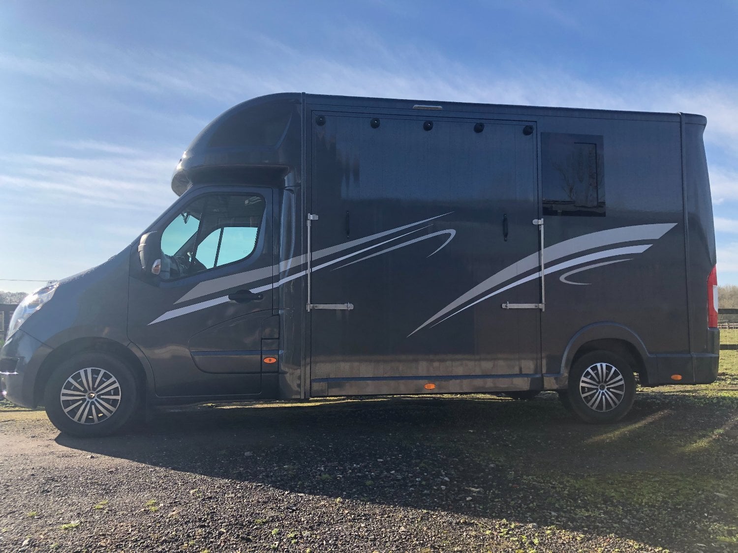 Prime Horseboxes Ltd 3.5 tonne Renault Trucks Horsebox - Trailers & Horseboxes in Rudgwick