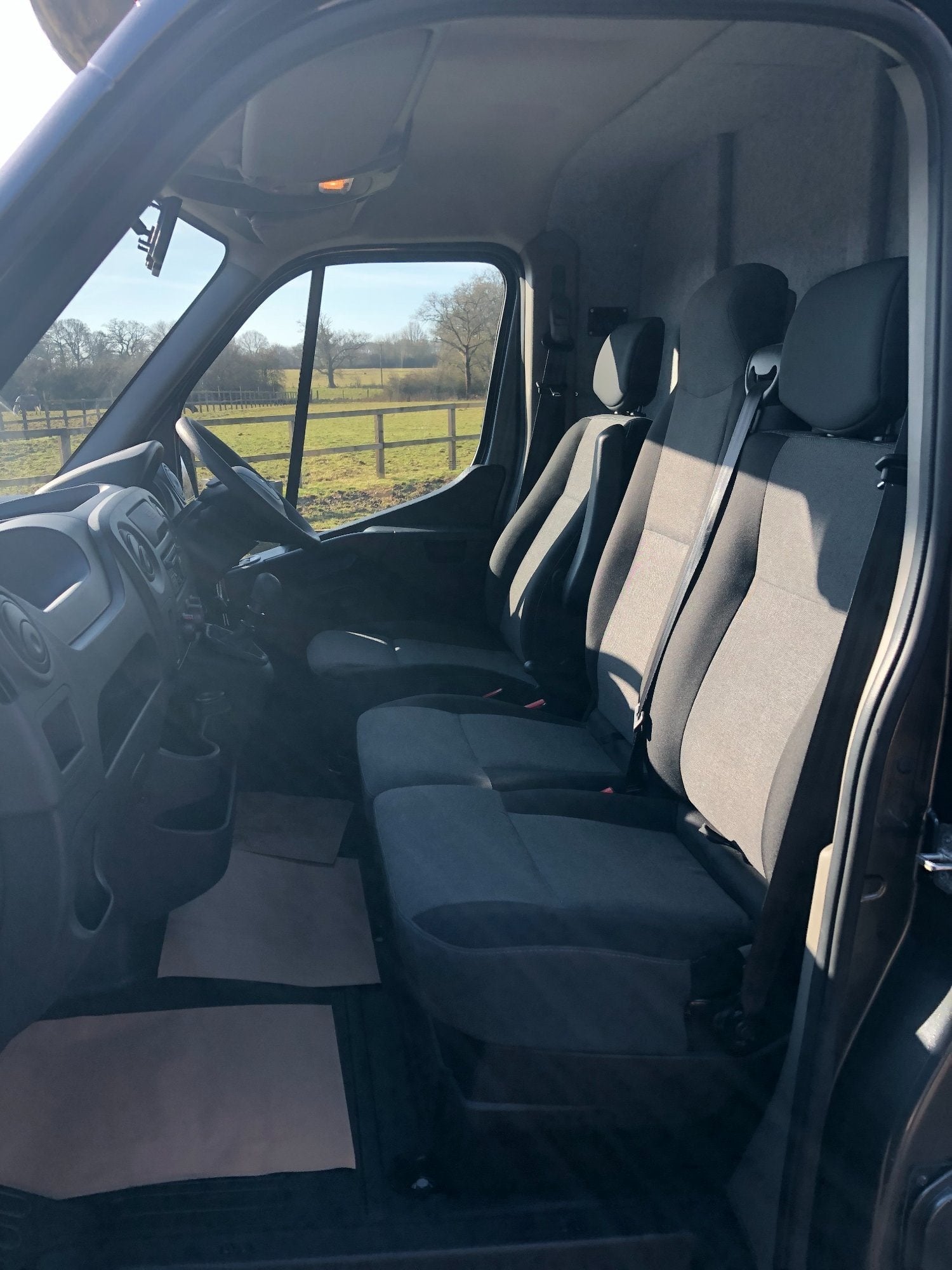 Prime Horseboxes Ltd 3.5 tonne Renault Trucks Horsebox - Trailers & Horseboxes