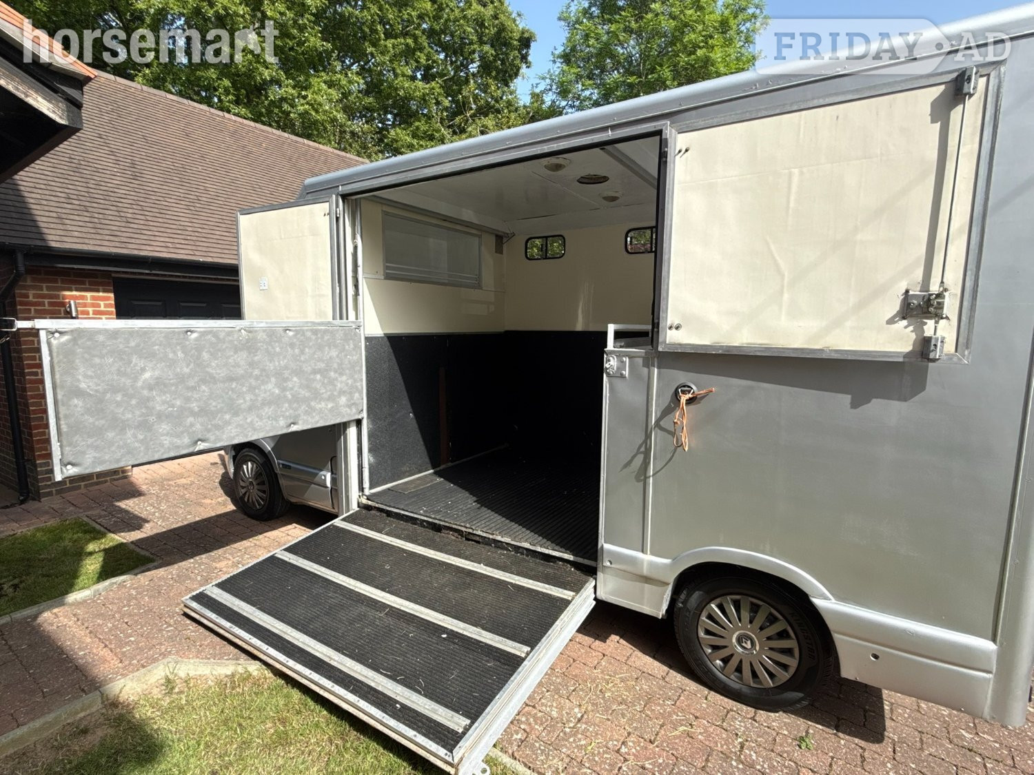 Brookmans Boxes  Renault Horsebox - Trailers & Horseboxes