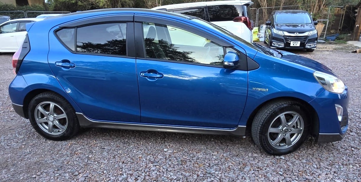 Toyota Aqua 2015 - Cars
