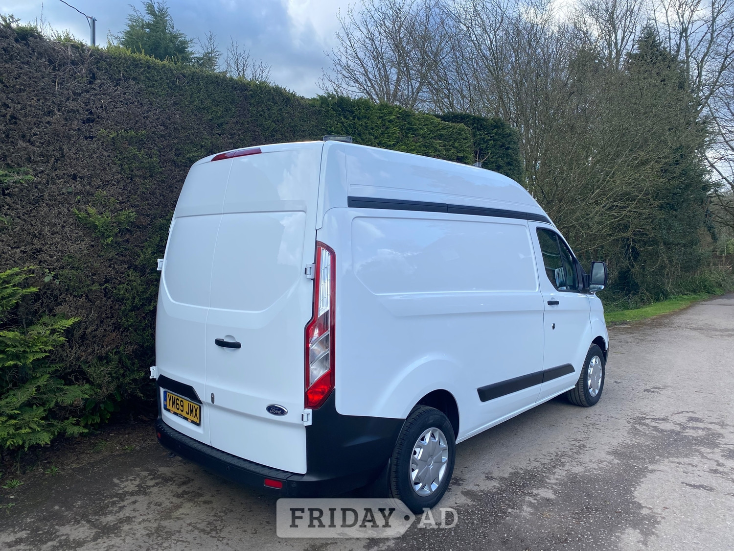 [ berth ]Ford Transit Custom