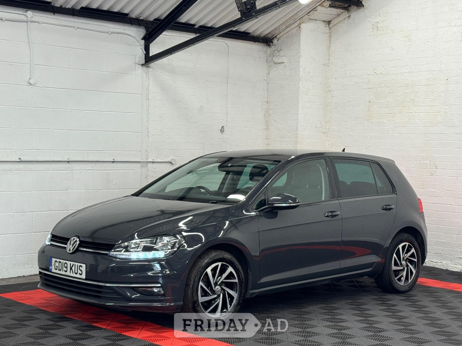 Volkswagen Golf 2019 - Cars