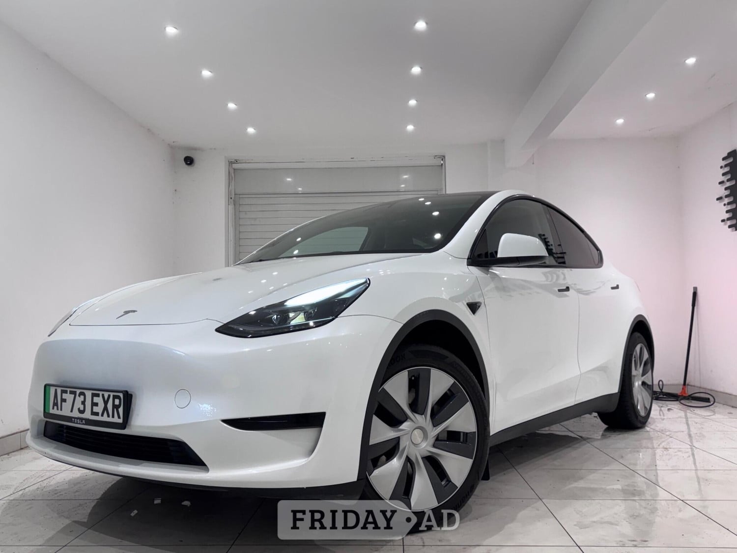 Tesla Model Y 2023 - Cars in Hounslow