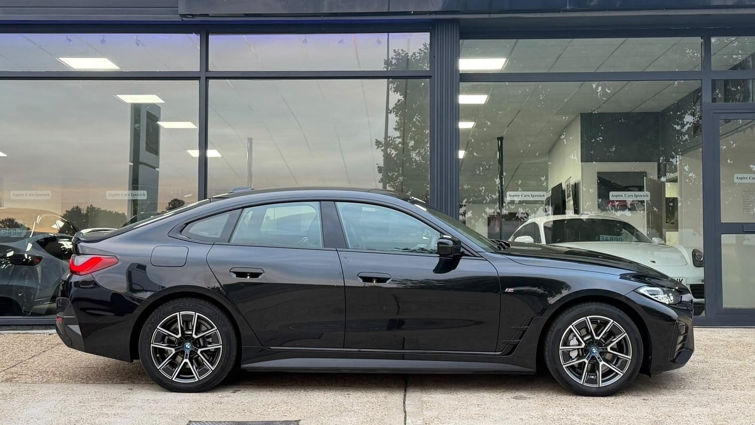 BMW i4 2022 - Cars