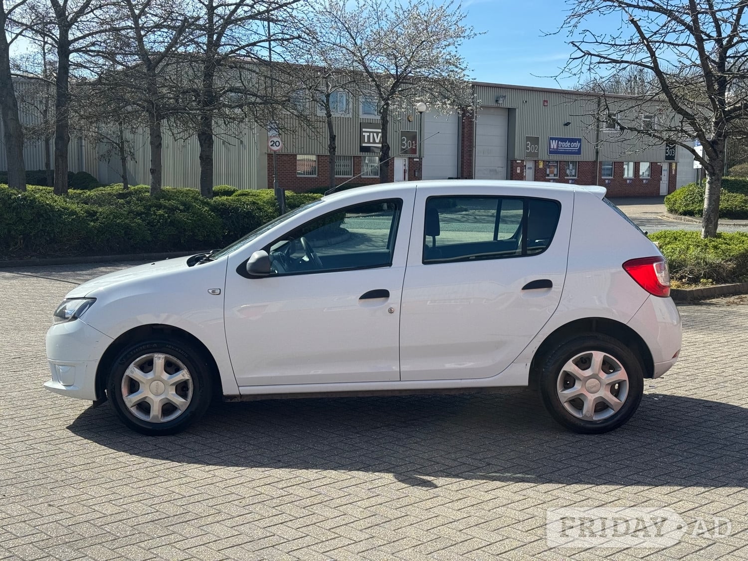 Dacia Sandero 2013 - Cars